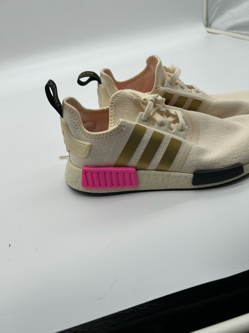 Adidas Women’s NMD_R1 In cream Screaming Pink size 10 - Picture 4 of 8